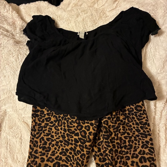 Forever 21 cropped baggy shirt with leopard print jeggins - Picture 4 of 4
